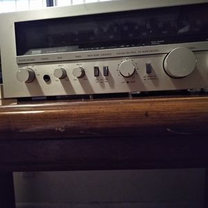 Sansui classique r-370 vintage stereo amp.
